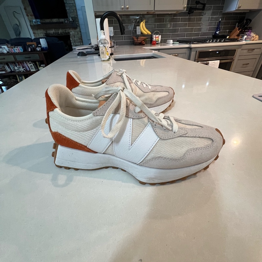 New Balance 327 Size 7.5 Rust/Sand  Sneakers